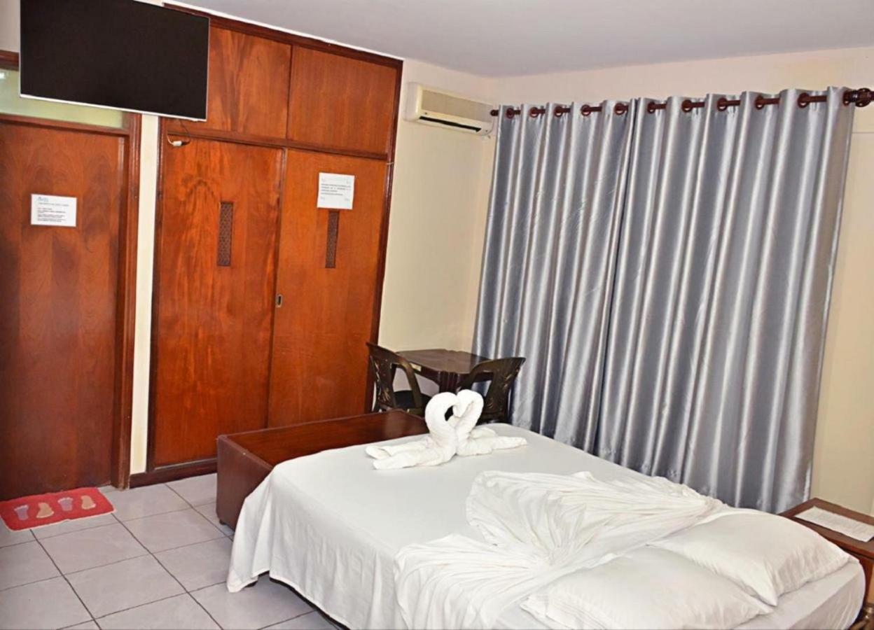 Hostal Ibiza Santa Cruz de La Sierra Bagian luar foto